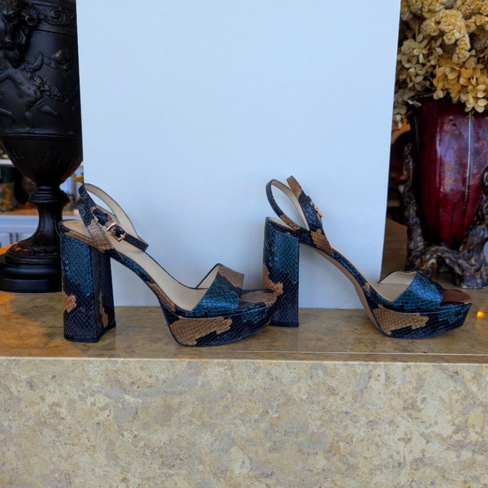 Vince Camuto Chastin Platform snakeprint Sandal size 7
